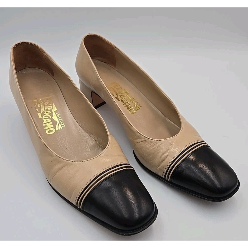 Salvatore Ferragamo Black Cap Toe Beige SZ 9.5 2A Low Heel Womens Comfort Shoe